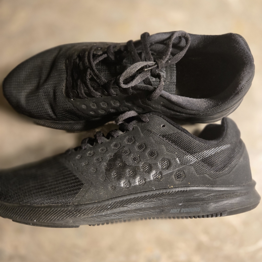 Nike Men's Black Athletic Shoes 10 1/2